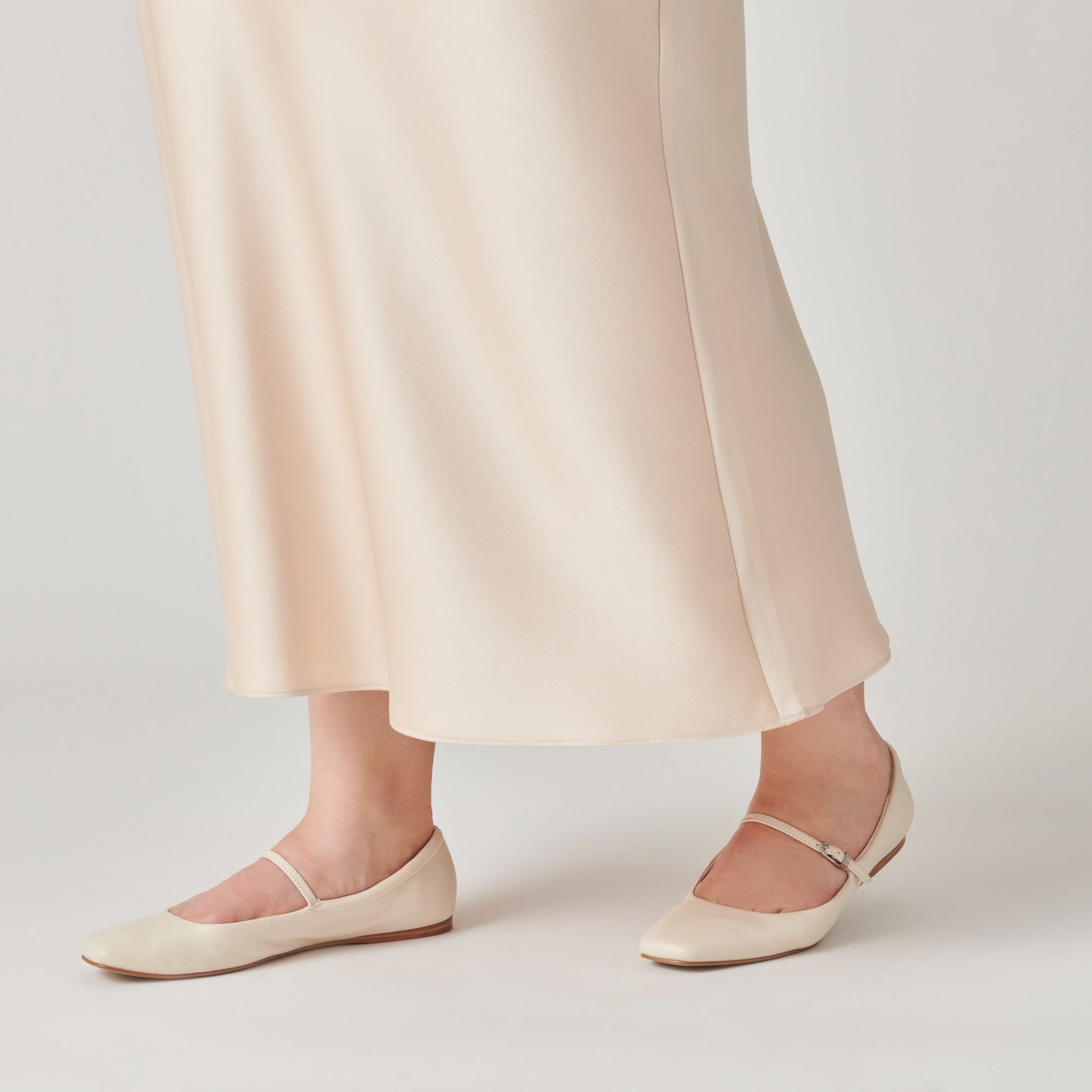 Dolce Vita Reyes Ivory Leather Ballet Flats