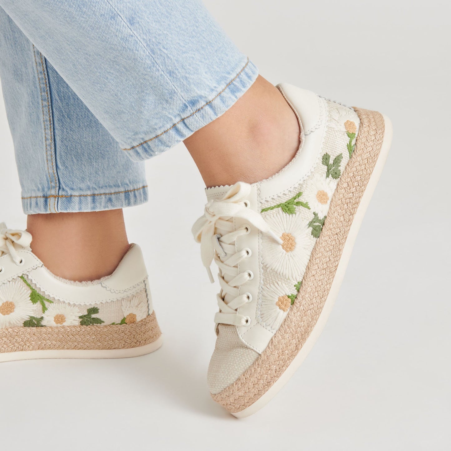 Dolce Vita AZALIA SNEAKERS WHITE FLORAL RAFFIA